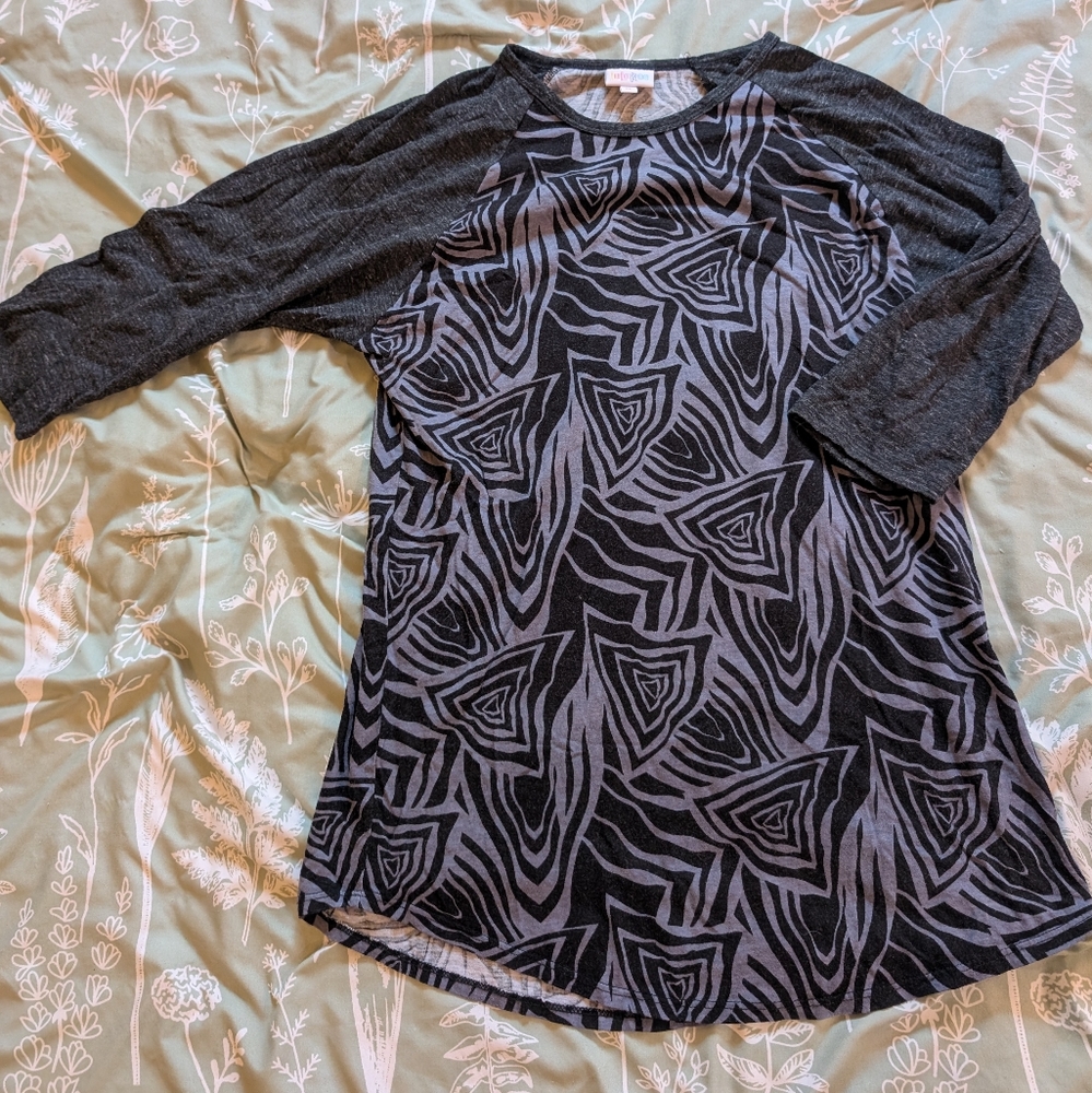 Patterned quarter length sleeve shirt